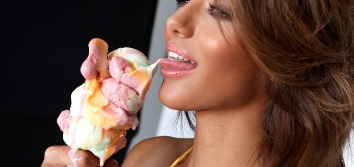 melanie-iglesias-licking-ice-cream
